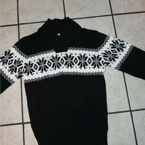 Black and White Patterned Women's Sweater